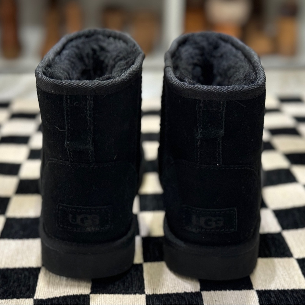 UGG Classic Mini Logo Side Black Size 8 - Picture 4 of 11